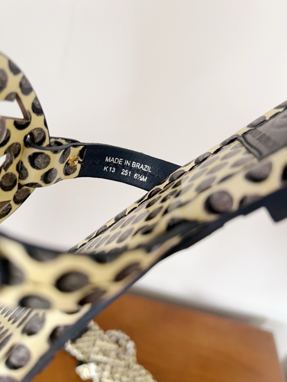 Tory Burch • Miller Sandal patent leather Dot Shadow slide thong logo flip flop - Picture 5 of 9